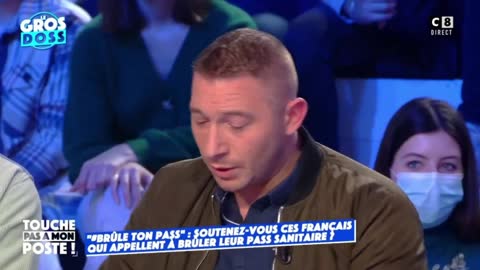 Furieux, ce citoyen engagé brûle son passe en direct sur C8