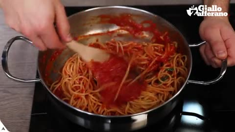 Spaghetti with tomato sauce