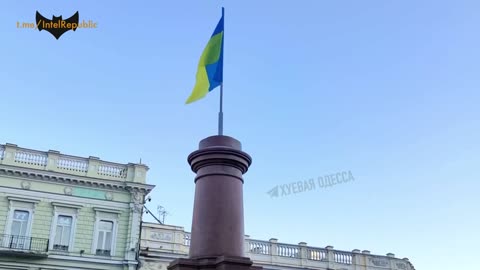 Ukrainian flag put in place of dismantled monument to 18th century Empress of Catherine the Great