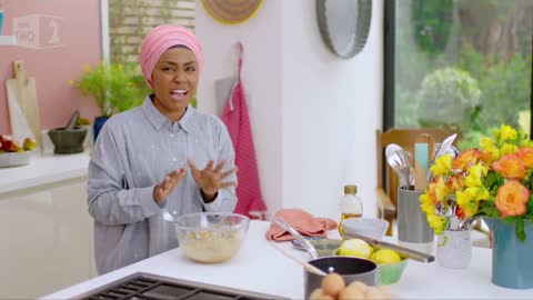 Flapjack Apple Crumble _ Nadiya's British Food Adventure_ Episode 6 - BBC Two