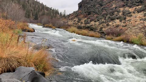 Central Oregon – Steelhead Falls – Fast Moving Crooked River – 4K