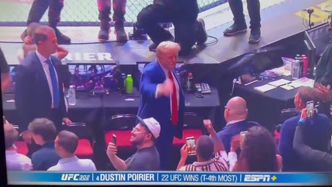 Trump receives thunderous applause at UFC 302