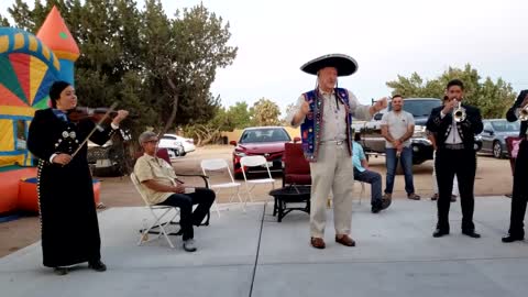 German Gentleman Sings in Spanish with Mariachis