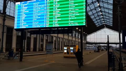 Hungarian Train Announcement Sounds at Budapest Nyugati Station