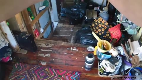 -Police Catch Water Karen On Derelict House Boat