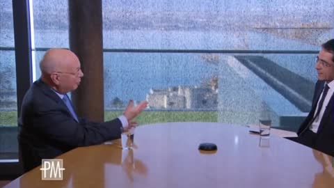 Schwab affirme que « Macron est le bon guide pour nous mener vers ce monde nouveau » (2018)