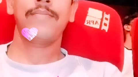 Masti kar raha hai