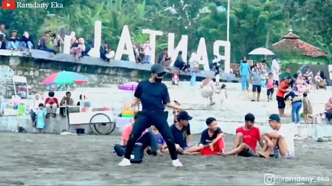 JOGET TIKTOK VIRAL DI PANTAI.. NGAKAK PARAH