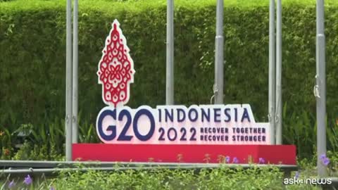 Al G20 a Bali stretta di mano tra Joe Biden e Xi Jinping