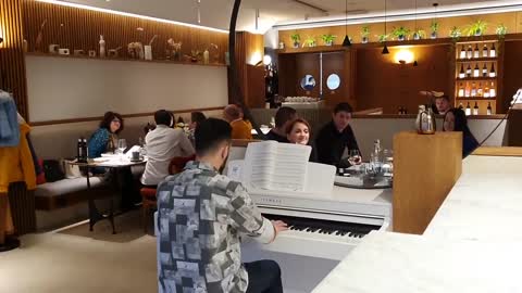 Restaurant Gone Silent After This Guy Started Playing The Piano