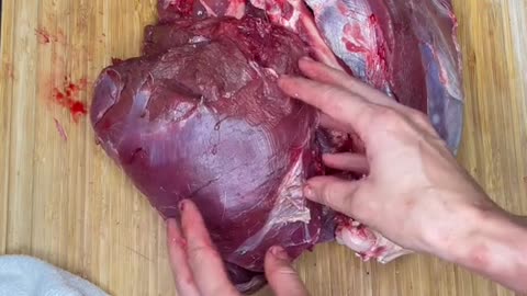 Butchering a deer hindquarter #venison #cooking #Recipe