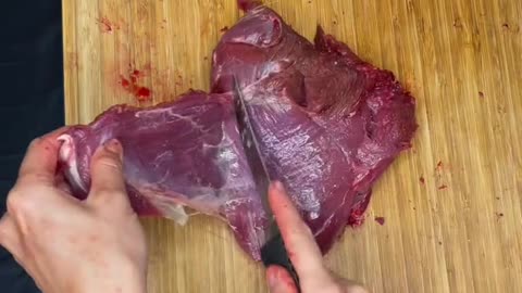 Butchering a deer hindquarter #venison #cooking #Recipe