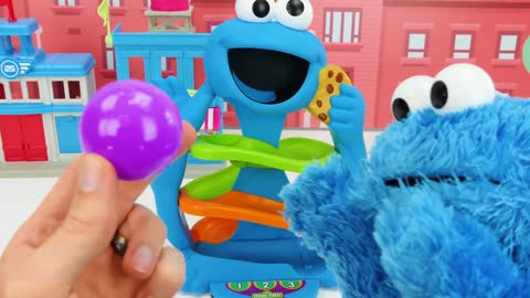 Cookie Monster Missing Numbers Educational Video for Toddlers!-6