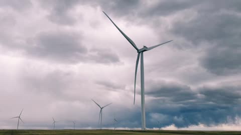 RELAXING SOUND WITH THUNDERING CLOUDS AND WINDMILL ⚡⛈️