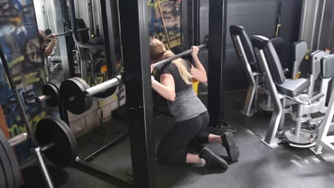 Smith Machine Kneeling Squat: How To