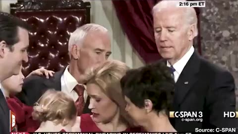 ▶ EXTRAIT-RQ (26 mars 2023) : Biden squeezes, grabs, rubs & snifs...