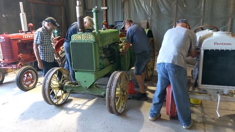 Starting Up Old Museum Tractors