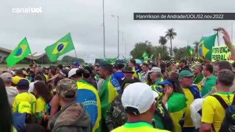 Bolsonaristas pedem intervenção e que Exército 'saia do quartel' em Brasília