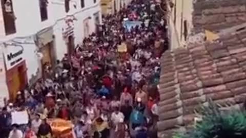 Protesters from Peru drive Peruvian police back in a show of strength