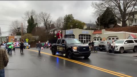 NW NC 12/3/22 Burnsville North Carolina Christmas parade ❤️ ✝️ 🎅 🎄