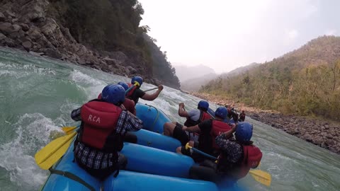 See.😱😱 rafting ......very dangeorus!!!