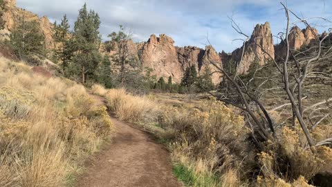 Central Oregon – Smith Rock State Park – From Shoreline to Main Trail