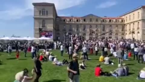 Le bide de Macron en meeting à Marseille