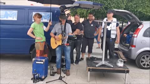 OLLI, Gesang u. Gitarre, Vesammlungsende - 67. MAHNWACHE - BAUTZEN, Kornmarkt, 16 05 2022