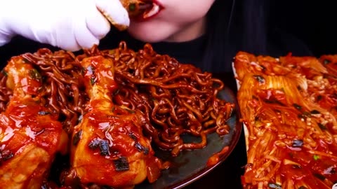 ASMR FOOD SPICY CHICKEN BLACK BEAN FIRE NOODLES AND SPICY ENOKI MUSHROOMS