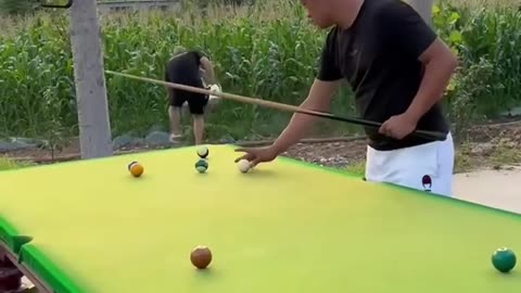 HOW TO PLAY BILLIARDS : JUST FUNNY