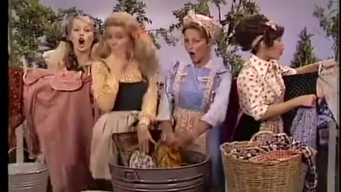 Hee-Haw - The Gossip Girls!