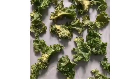 CRISPY KALE CHIPS