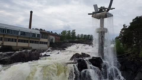 HUGE WATERFALLS ATTRACTION IN HØNEFOSS / HØNEFOSSEN