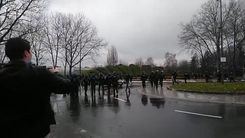 Avant le meeting de E Zemmour à Villepinte - La Police Vs Antifas