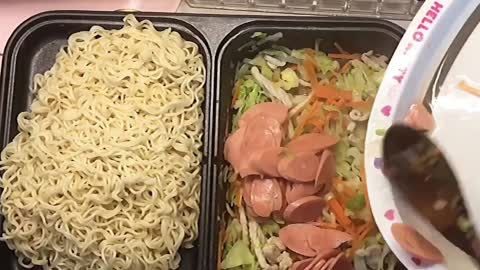 Fried Noodles with Shredded Egg White and Vegetables