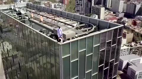 Free climber scales one of Europe's tallest skyscrapers