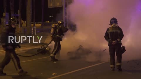 Spain: Massive "botellon" open-air party in Barcelona ends in clashes - 26.09.2021