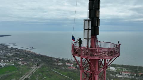 The flag of the Donetsk People's Republic was raised on a television tower in Mariupol