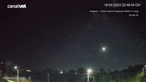 Brasil | Meteoro explota con brillo más fuerte que la Luna en el cielo.