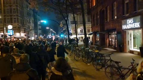 Demonstration für Frieden, Freiheit, Selbstbestimmung (Hamburg [Lange Reihe], Germany, 2022-01-15)