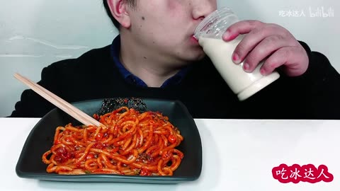 Eat a double burst of spicy fried rice noodles with homemade keg milk tea