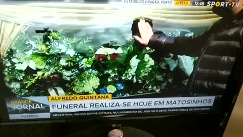 O último adeus a Quintana com centenas a chorar