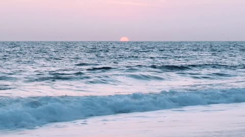 Sound of waves crashing on beach is mind-blowing