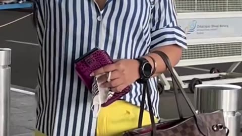 Rashami Desai Spotted at Airport looks so cute Viral Masti Bollywood