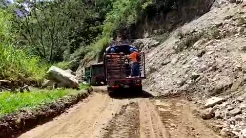 Así amaneció la vía a Curos debido a las lluvias