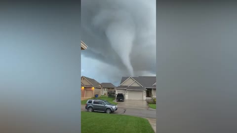 [BEST FOOTAGE] EF-3 Tornado Hits Andover, Kansas - Apr. 29, 2022