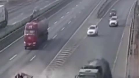 Awesome truck accident