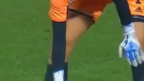 Funny moments in women’s football😂