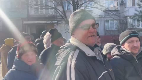 Mariupol emerges from the siege. Locals say “hi” to friends and relatives