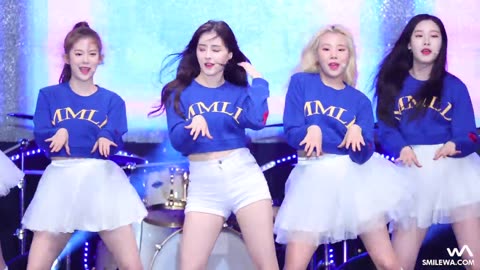 Kpop Girls Group "Momoland" performance. 😍😍